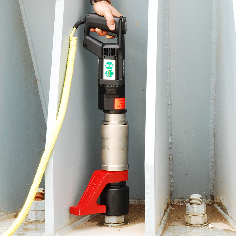 HLM impact socket — application on hydraulic torque wrench