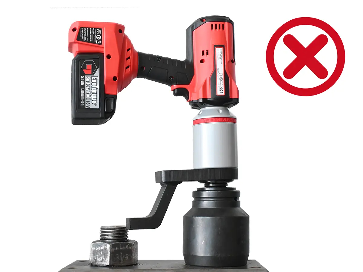 HLM impact socket — incorrect length, misalignment and jamming risk